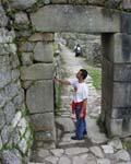  Jingers admires the city's main gate